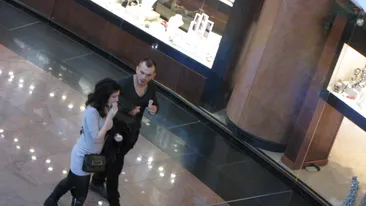 Daca-ti dau o inghetata, tu ma mai saruti o data? Vezi cum isi rasfata Pitbull-ul Atodiresei sotia!