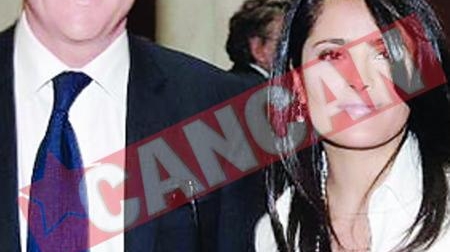 Salma Hayek vaneaza banii logodnicului