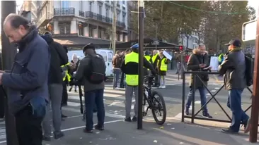 Proteste fără precedent în Franța! S-a cerut demisia lui Macron! O femeie a murit. Jandarmii au intrat în forță VIDEO