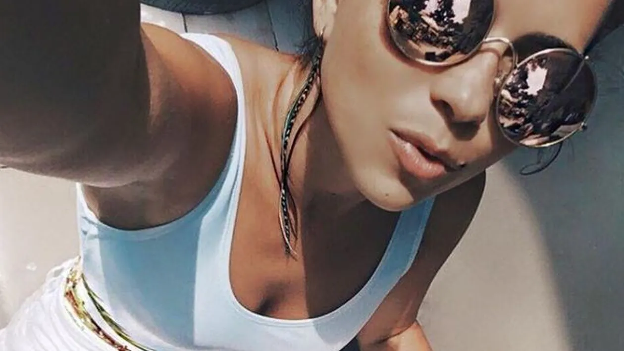 INNA, aşa cum rar o vezi! Sfârcurile i-au ieşit obraznice din rochie atunci când se aştepta mai puţin 