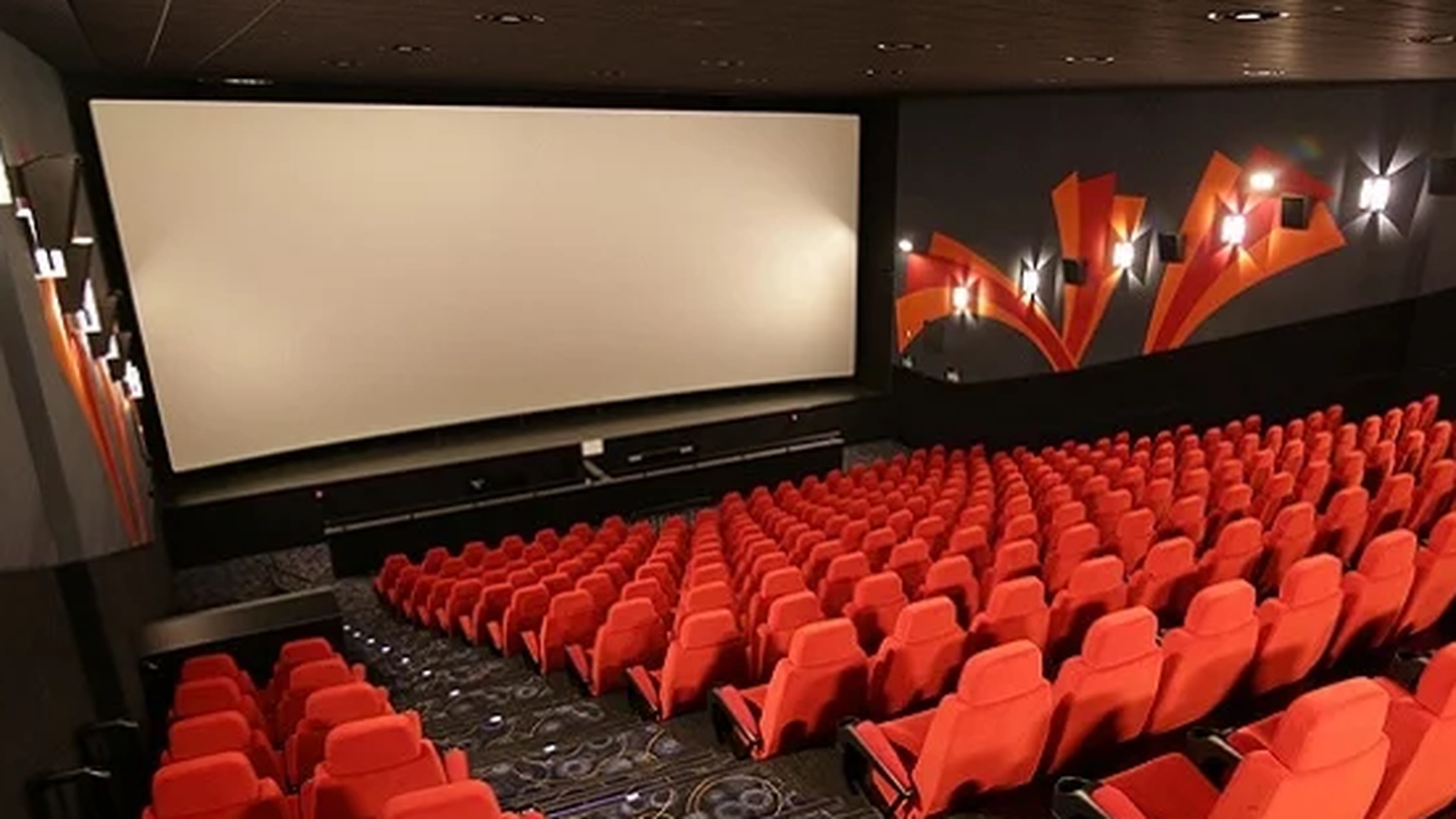 Românii se bucură de redeschiderea cinematografelor! Care sunt regulile ce trebuie respectate atunci când mergi la film