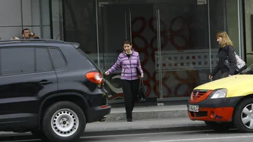 Monica Iacob Ridzi, deloc impresionata de cersetori! Uite cum a reactionat deputata in preajma unui batran bolnav!