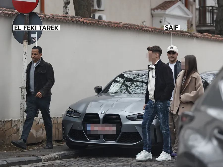 Milionarul și juniorul se îndreaptă spre restaurant