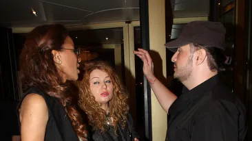 Razvan Ciobanu a venit imbracat suspect si cu sapca trasa pe cap la intalnirea cu idolul lui, Roberto Cavalli!