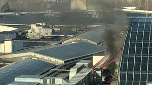 Incendiu la AFI Cotroceni, au început să sune alarmele din interior. Se intervine de urgență