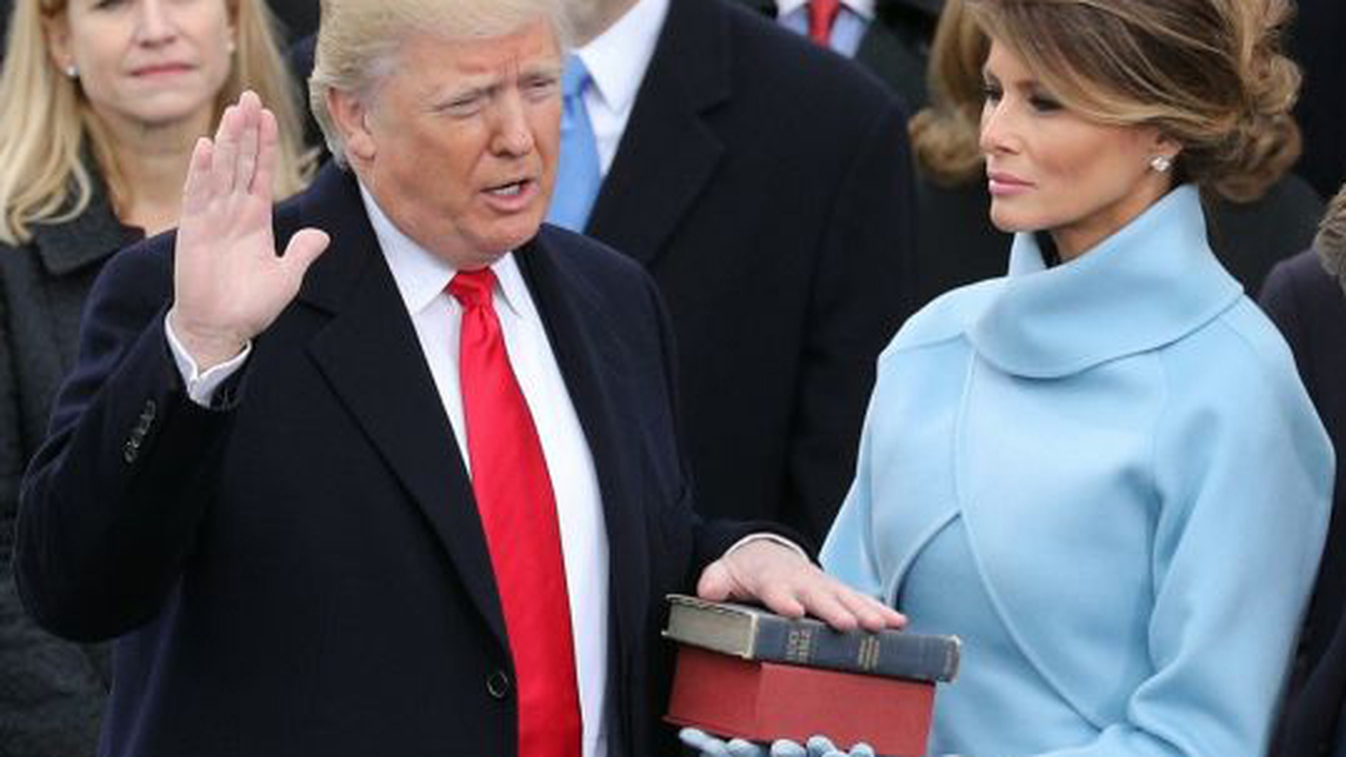 VIDEO! Gestul Melaniei Trump care face înconjurul internetului! Reacţia incredibilă pe care a avut-o atunci când Donald Trump a atins-o!