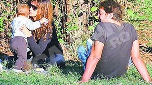 Penelope Cruz si Javier Bardem sunt topiti dupa baietelul lor. Leo, rasfatat cand de mami, cand de tati