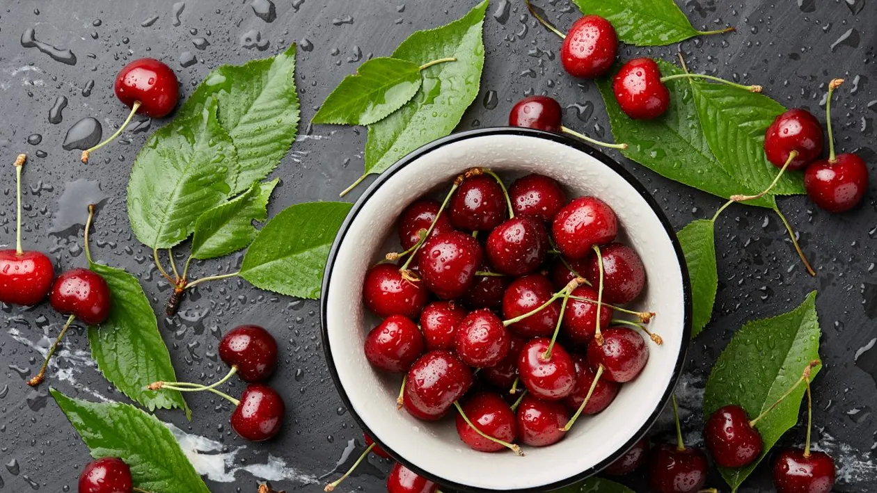 A început nebunia în piețe. Cireșe din Grecia, la prețuri colosale. Cât poate să coste un kilogram. FOTO