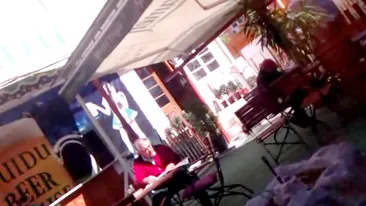 Cum isi ineaca amarul tatal lui Huidu dupa ce sotia l-a amenintat ca divorteaza? Se imbata de unul singur la propria terasa