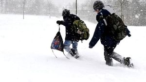 Elevii din cinci sate din Cluj nu pot ajunge la școală din cauza drumurilor impracticabile