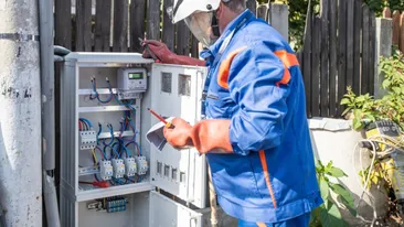 Un electrician a mers să taie curentul unei familii, dar a găsit un bilet care l-a făcut să se răzgândească. Ce scriseseră oamenii în el. „Vă rog...”