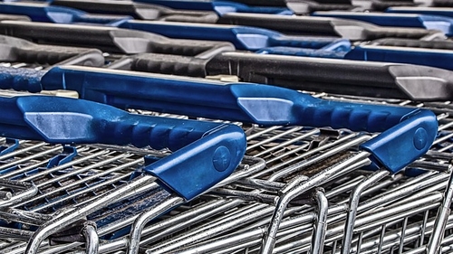 Ce au pățit o femeie și copilul ei de 2 ani într-un supermarket din Medgidia. Martorii au crezut că nu văd bine