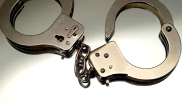 Romanii au dat iama in magazinele din Spania! Au furat haine si creme de soare in valoare de 63.000 €