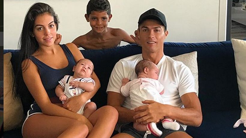 Cristiano Ronaldo, tătic pentru a patra oară! Prima imagine cu Georgina Rodriguez şi fetiţa ei, de pe patul de spital
