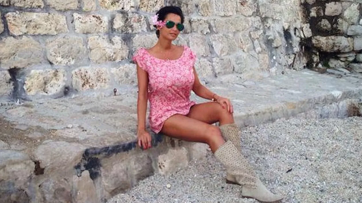 Nicoleta Luciu a gasit un unghi din care chiar arata bine :) Ce incearca sa ascunda bruneta