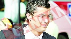 Ronaldo da 8.500 de euro doar pe impodobirea casei