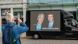 Noi explicații detaliate oferite de Donald Trump reporterilor despre relația sa cu Jeffrey Epstein. "Într-unul dintre momentele mele foarte bune..."