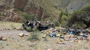 Accident dezastruos! 30 de persoane au murit, după ce un autocar s-a prăbușit într-o râpă. Cum s-a întâmplat totul
