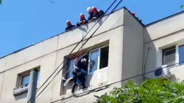 VIDEO. O femeie care amenința să se arunce de la etajul 4 al unui bloc din Capitală a fost salvată în ultima clipă de pompieri