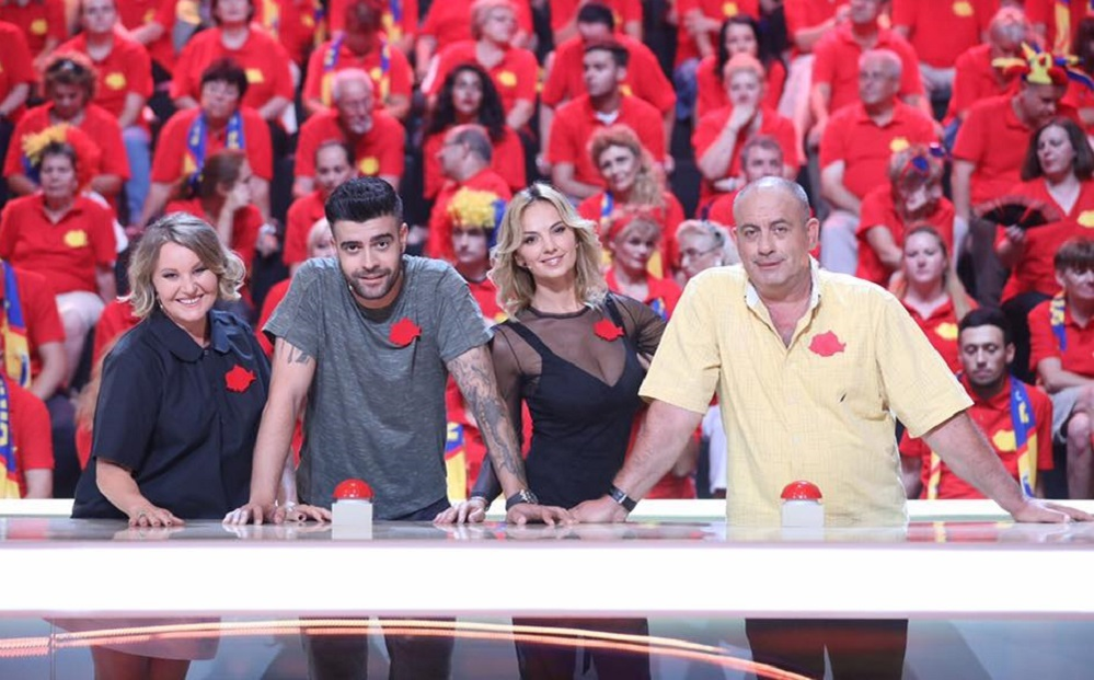 Roxana Ionescu şi-a lăsat prietenii fără cuvinte! A apărut cu bebeluşul la piept
