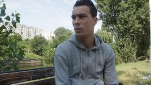 Asta-i Romania! Drama unui seropozitiv care traieste intr-o scara de bloc si se milogeste sa fie lasat sa munceasca!