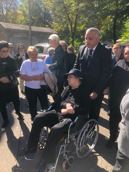 Alexandru Arșinel a fost înmormântat în cimitirul Bellu, duminică, în jurul prânzului. A fost condus pe ultimul drum de peste 200 de oamani (Foto: CANCAN.RO)
