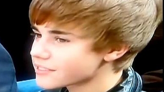 VIDEO Justin Bieber a fost huiduit pe terenul celor de la New York Knicks!