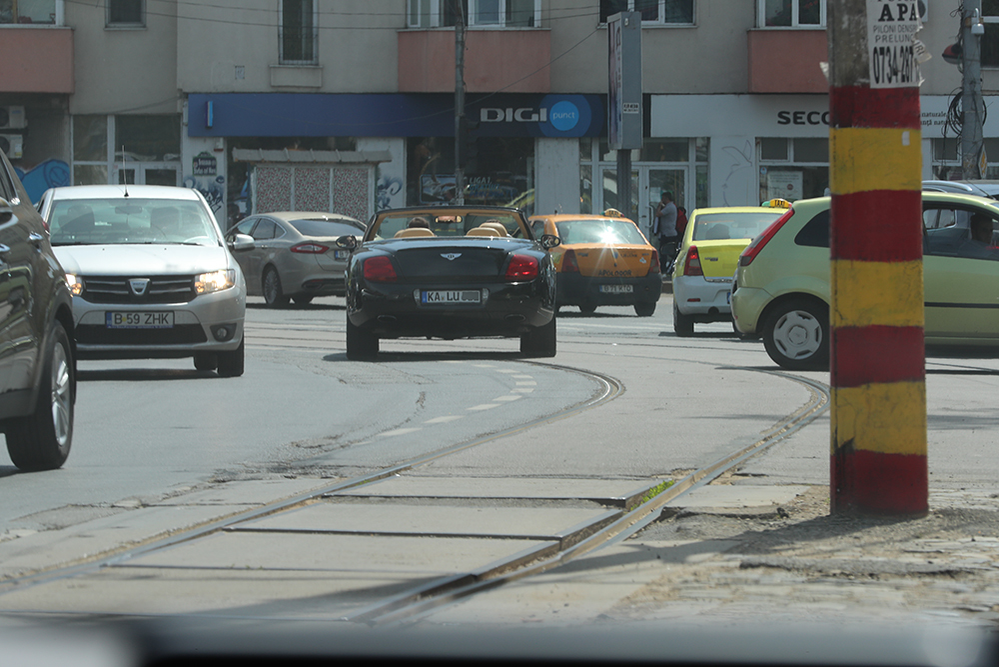 Intră puţin pe contrasens