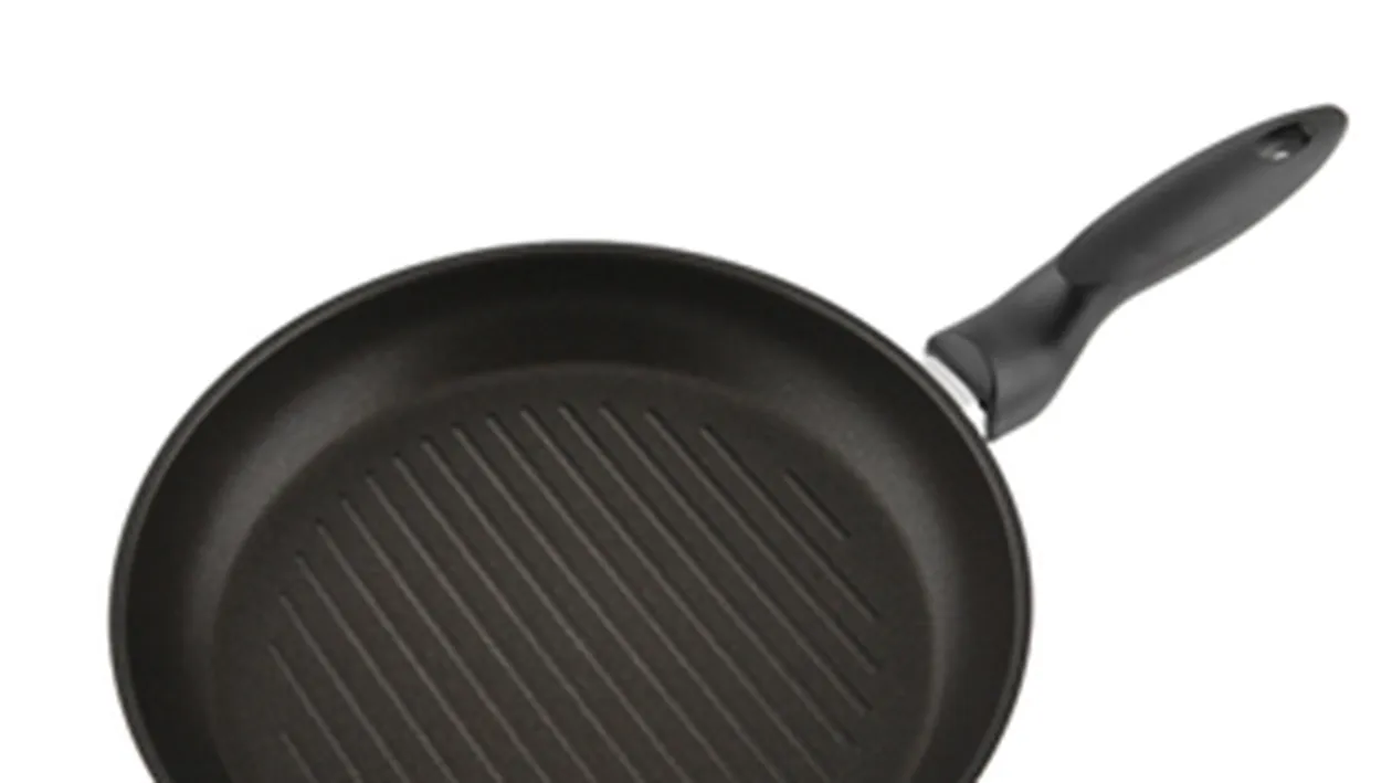 Reteta unui bucatar pentru crima: se loveste victima cu tigaia, apoi se congeleaza 3 ani!