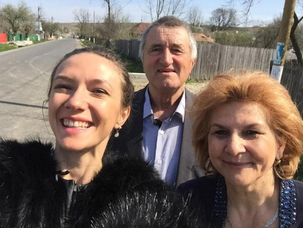 Adela Popescu s-a decis să le îndeplinească părinţilor ei visul de a se muta la oraş