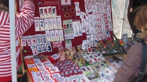 Romanilor nu le-a venit sa creada cand au vazut astfel de martisoare la taraba! Se vand cu 2 lei bucata