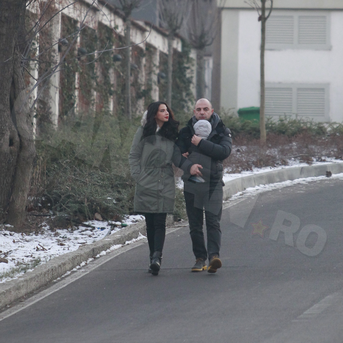 Primele imagini cu ”fata de la Loto” + soţul & bebeluşul de o lună! Ce familie fericită…