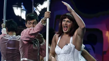 Mihai Bendeac are make up artist personal