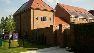 O casă cu 3 dormitoare costă doar 33.700 $, dar cumpărătorii fug când văd ce e în spatele ușii