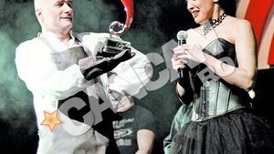 Surprize, surprize pentru Nico la Gala Premiilor Muzicale Radio Romania Actualitati. Premiata de un sudor