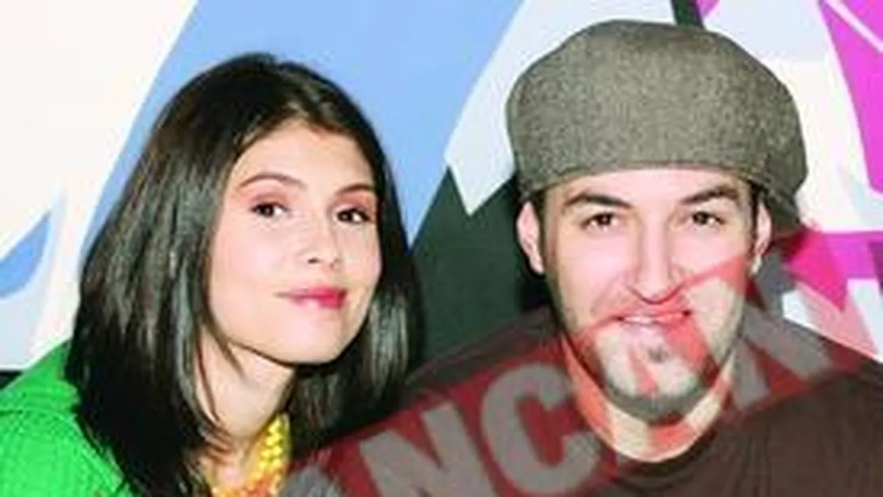 Smiley si-a parasit iubita pentru Laura Cosoi