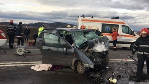 Accident rutier teribil în această dimineață! Un mort și doi răniți după impactul dintre două mașini