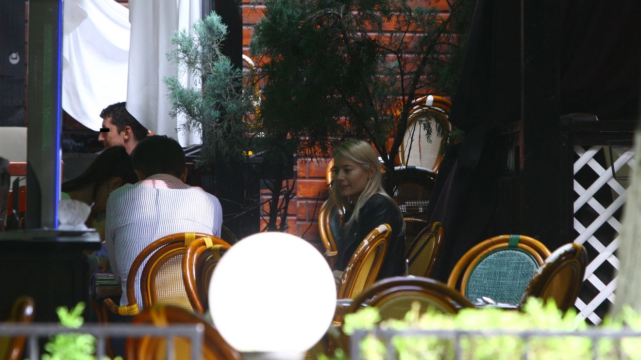 Singurica, singurica? Ei bine, nu! Alaturi de cine am filmat-o pe Laura Cosoi!