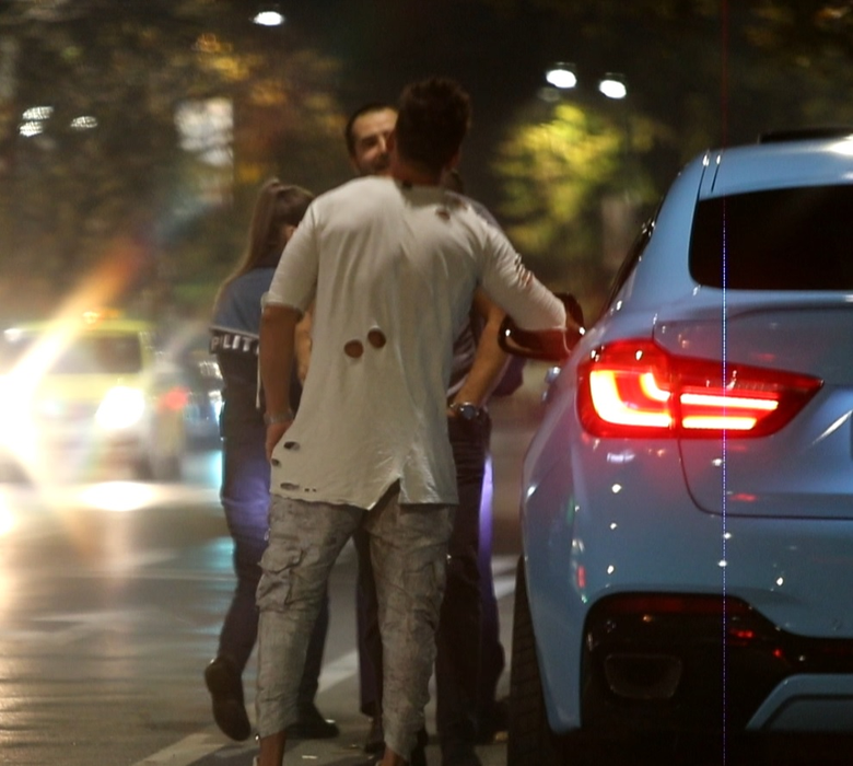 O sexy-polițistă & colegul ei l-au ”reținut” pe Dorian Popa în trafic!