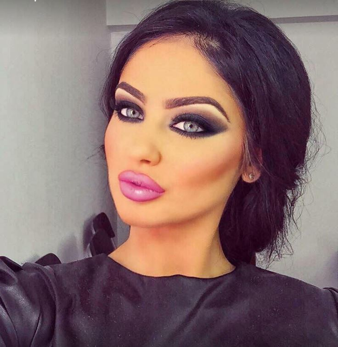 Alessandra l-a acuzat pe medicul Kasim că i-a greșit operația la sâni
