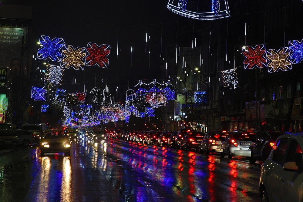 VIDEO / S-au aprins luminiţele de Crăciun! Programul din Bucureşti şi din ţară