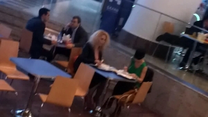 Oana Lis nu-si mai da intalniri cu alti barbati ci se plange de probleme la nasa ei! Vezi cum a decurs intalnirea dintre ele!