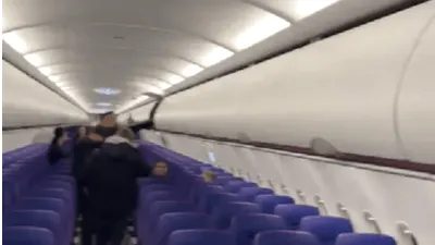 Imagini virale dintr-un avion aproape gol. Doar șapte români au zburat spre Londra