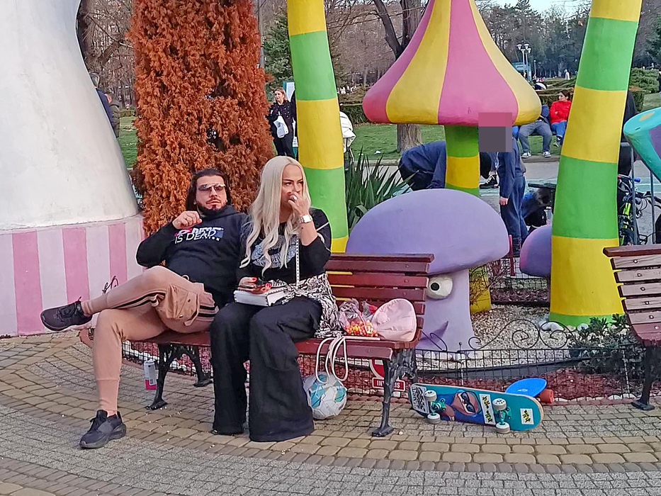 Anda Adam și soțul ei, surprinși în ipostaze cum rar mai vezi, dar… Cine le-a ”tulburat” liniștea