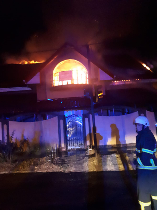 Polițiștii din Telorman, în alertă după ce o vilă a fost incendiată! Autorul este căutat de ore bune