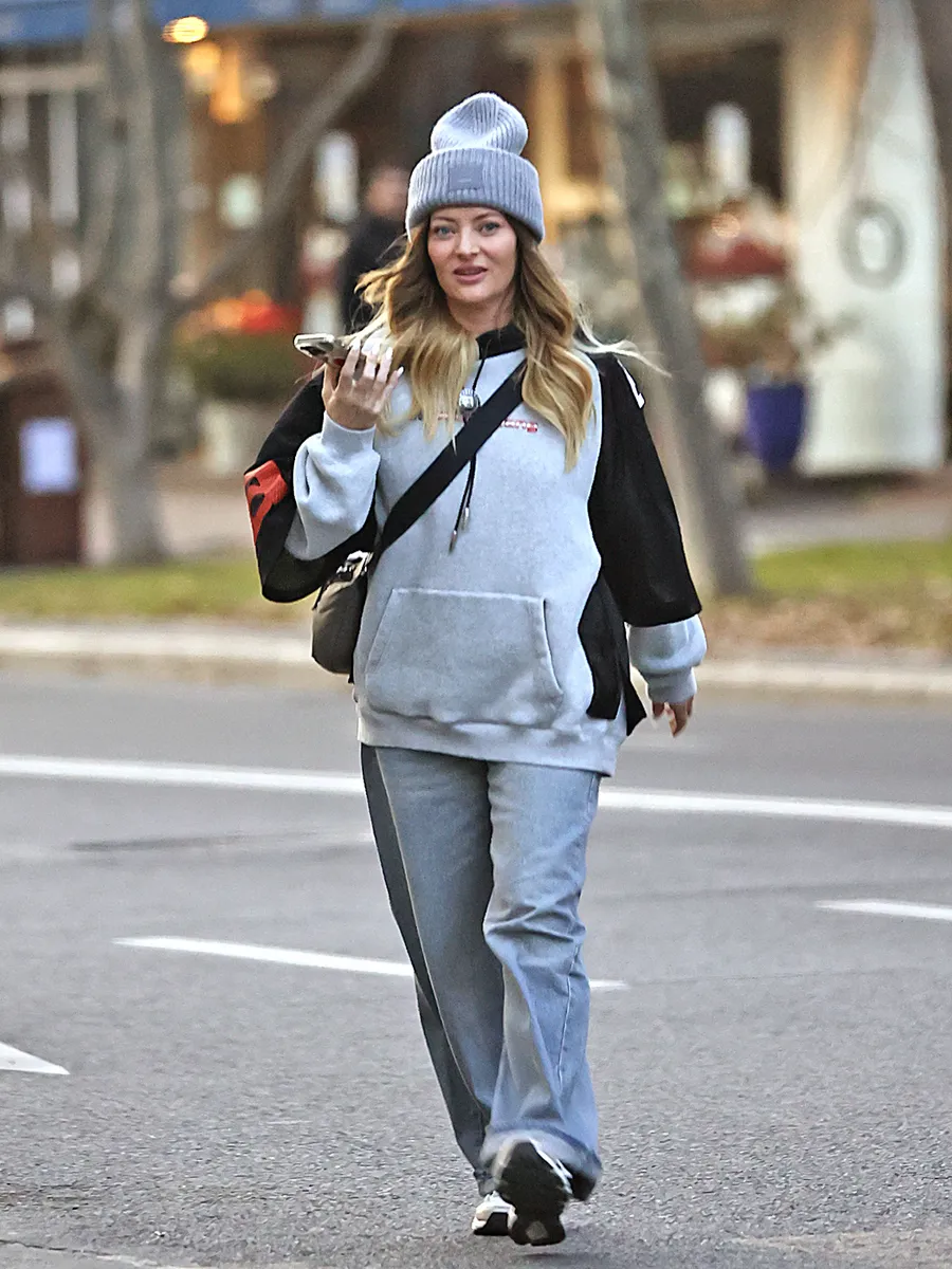 Delia, la plimbare în cartierul milionarilor