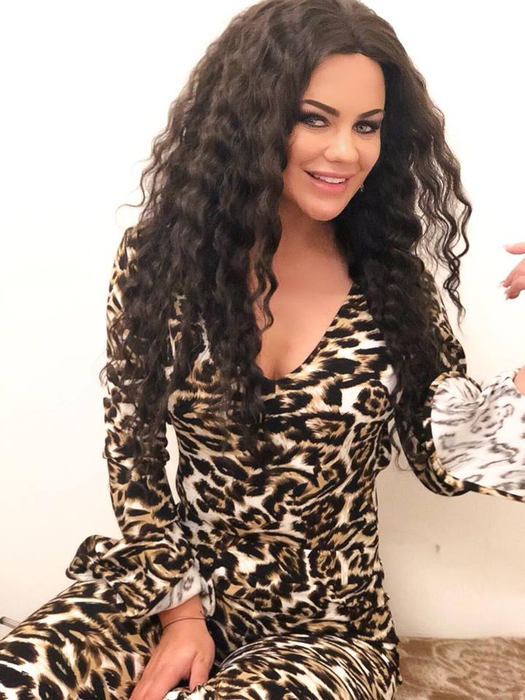 Carmen de la Sălciua, cea mai sexy interpretă de muzică populară, s-a reprofilat! Cum cântă una dintre piesele celebre ale lui Whitney Houston