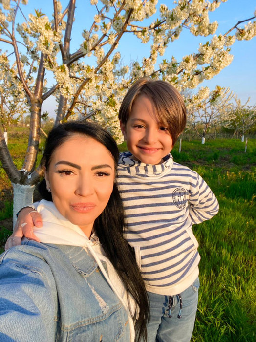Andreea Mantea, multe surprize de ziua fiului său: “La multi ani, Puiul meu mult dorit”. Rochia prezentatoarei a atras toate privirile