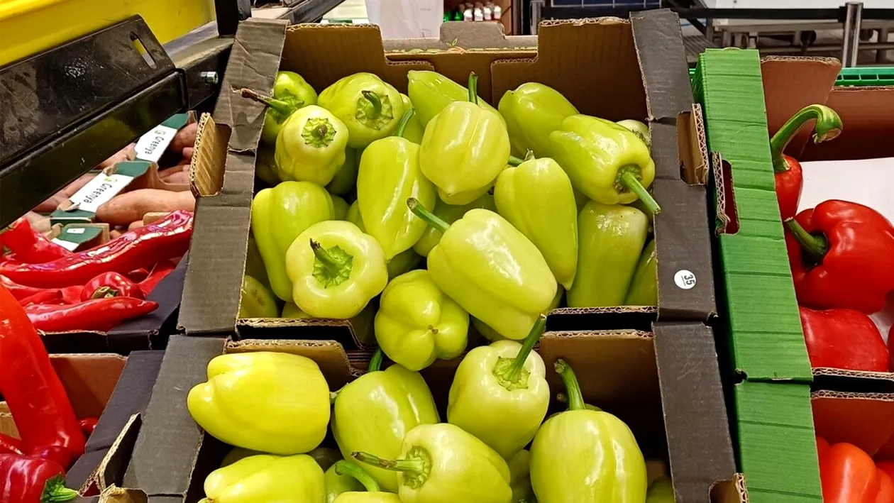 Cât costă 1 kg de ardei gras Bianca în supermarketurile românești. Clienții au crezut că este o eroare
