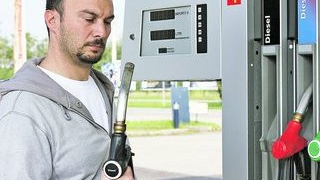 Au vandut carburant cu apa